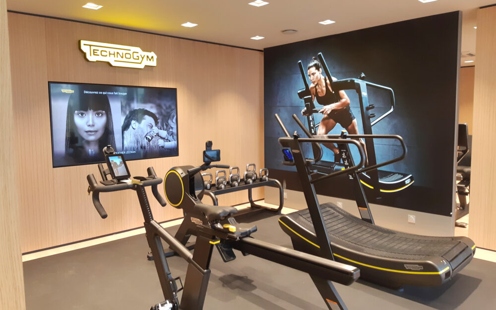 Toile tendue décorative en salle de sport Décoration murale en toile tendue dans un espace de sport