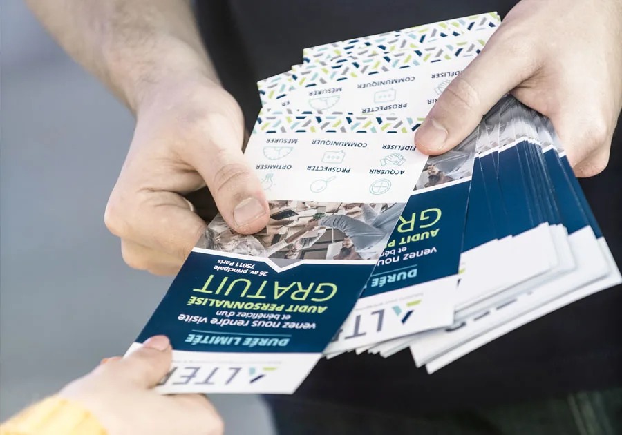 Exemple générique de flyers imprimés.