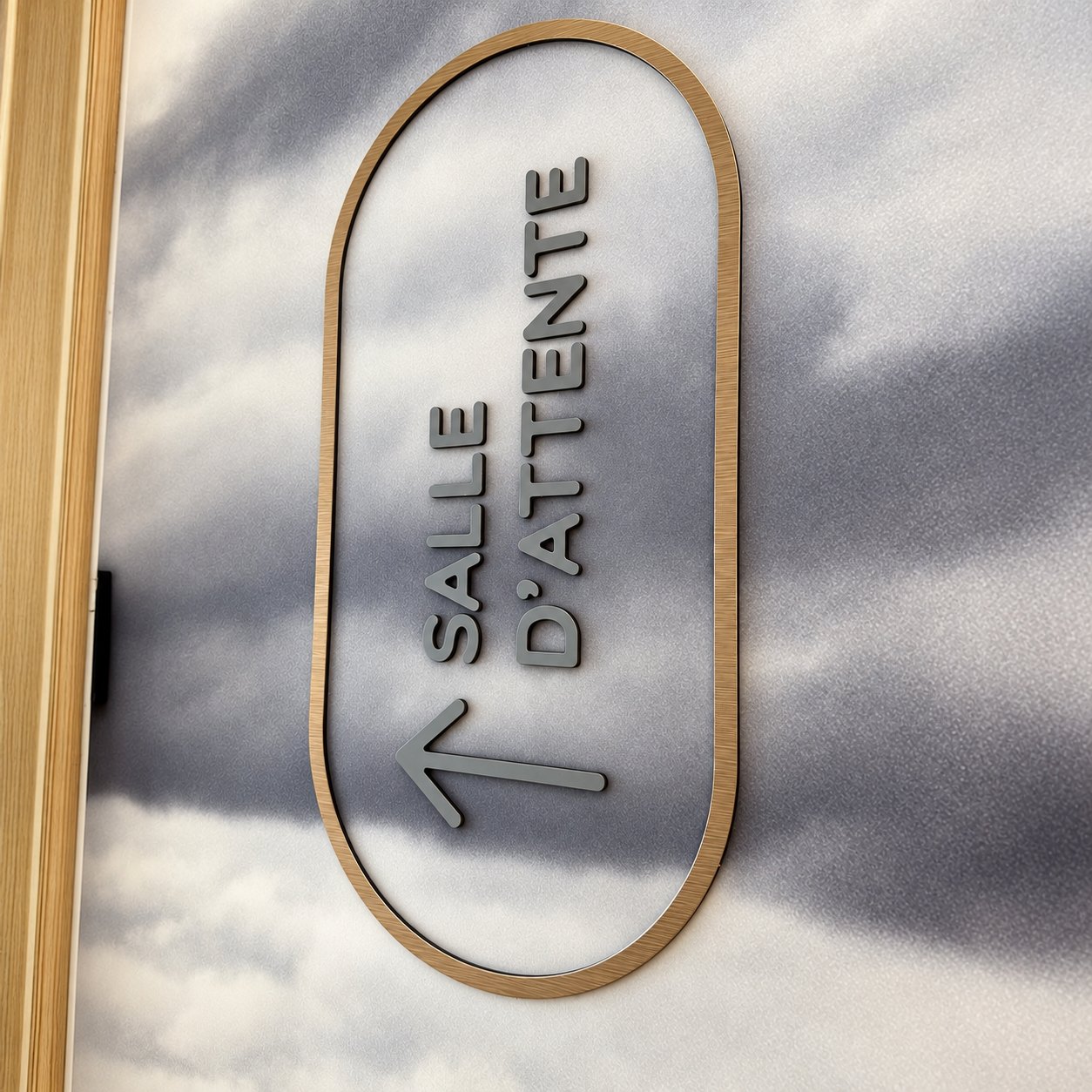 Plaque directionnelle Salle d’attente avec flèche et lettres en relief