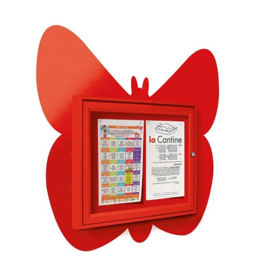 Vitrine d’information pour école avec décor en forme de papillon.